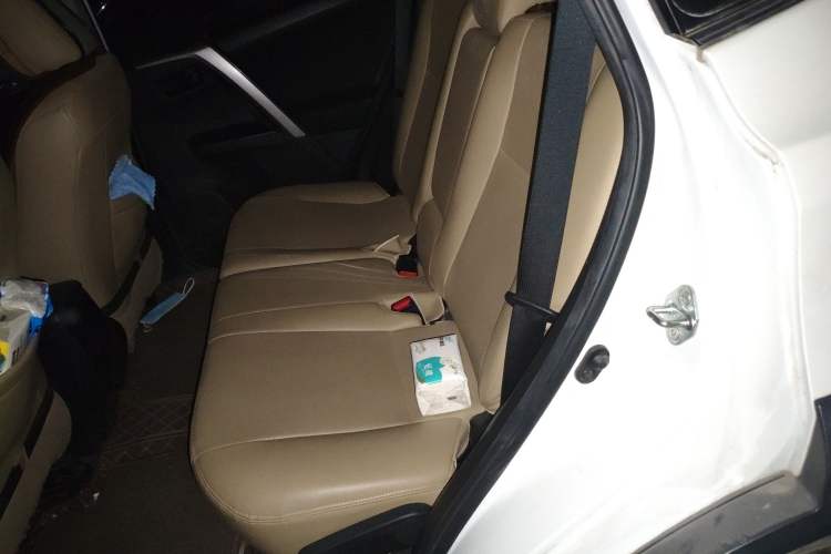 Used Toyota RAV4 2019 2.0L CVT Two-Wheel Drive Fashion X Limited Edition China V Standard Left Rear Seat