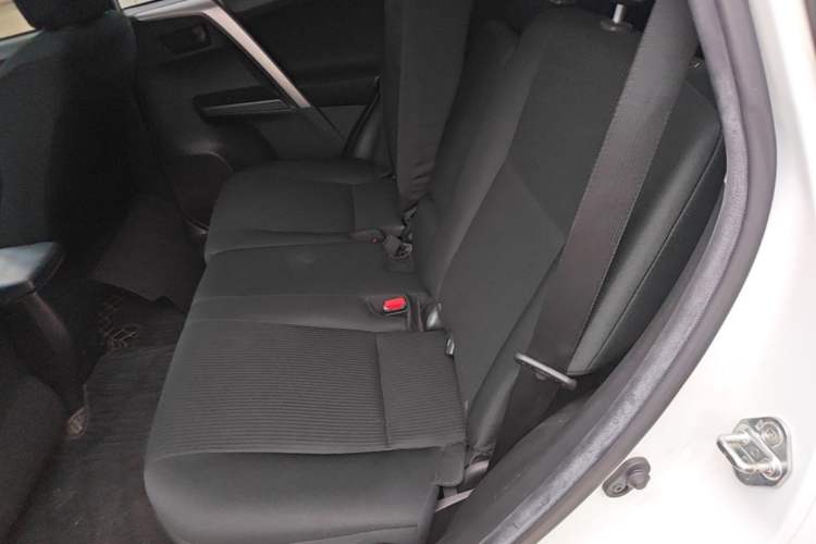 Used Toyota RAV4 2019 2.0L CVT Two-Wheel Drive Pioneer Edition China V Standard Left Rear Seat