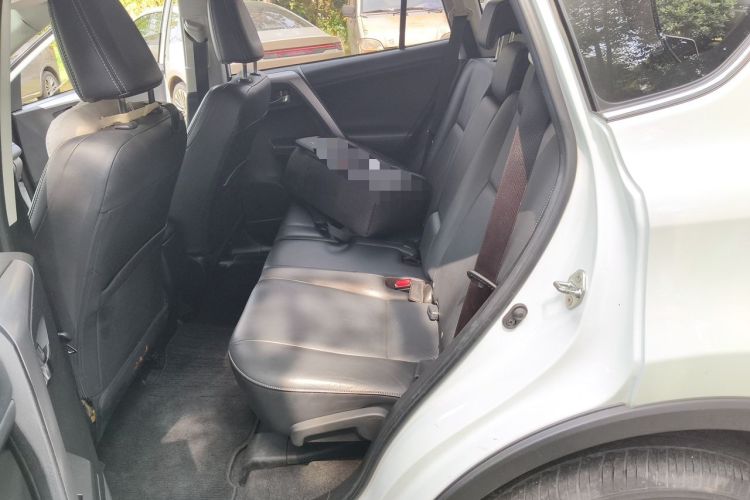 Used Toyota RAV4 2019 2.0L CVT Two-Wheel Drive ZhiShang Version China VI Standard Left Rear Seat
