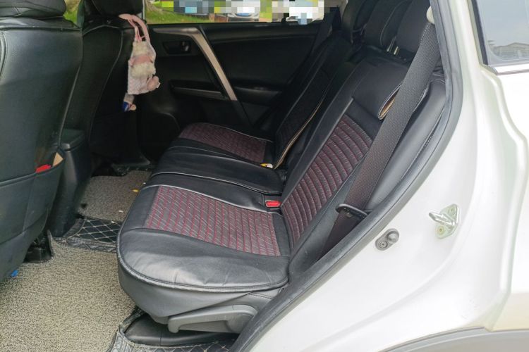 Used Toyota RAV4 2019 2.0L CVT Two-Wheel Drive Pioneer Edition China VI Standard Left Rear Seat