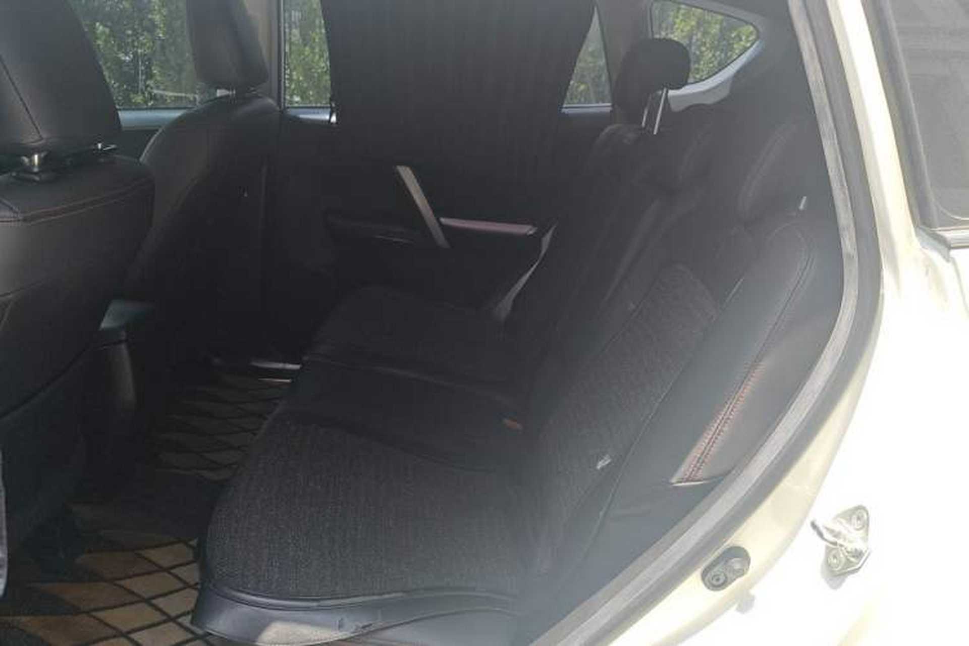 Used Toyota RAV4 2019 2.0L CVT Two-Wheel Drive Luxury Version China VI Standard Left Rear Seat