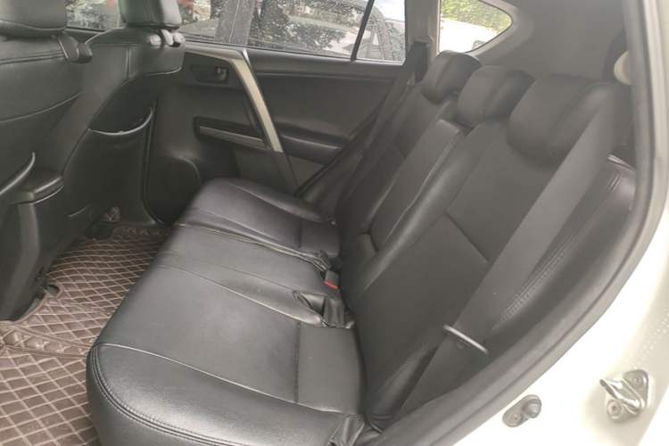 Used Toyota RAV4 2019 2.0L CVT Two-Wheel Drive Pioneer Edition China V Standard Left Rear Seat