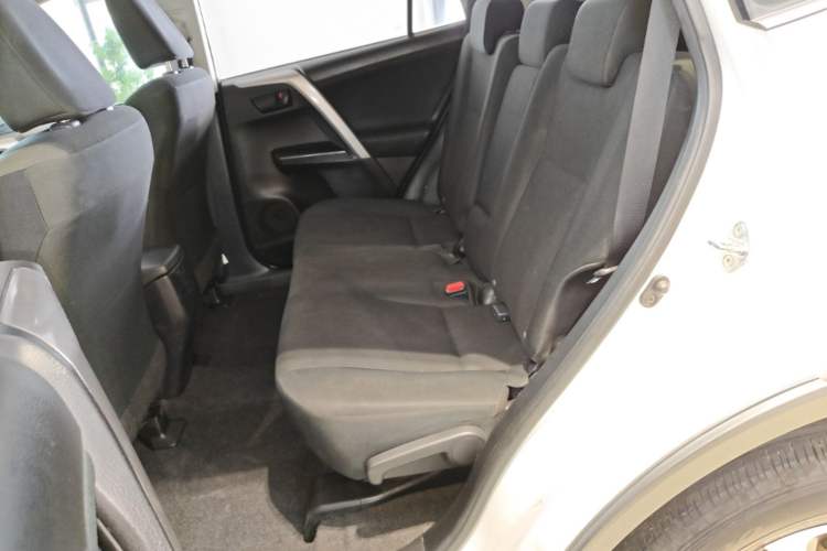 Used Toyota RAV4 2019 2.0L CVT Two-Wheel Drive Pioneer Edition China V Standard Left Rear Seat