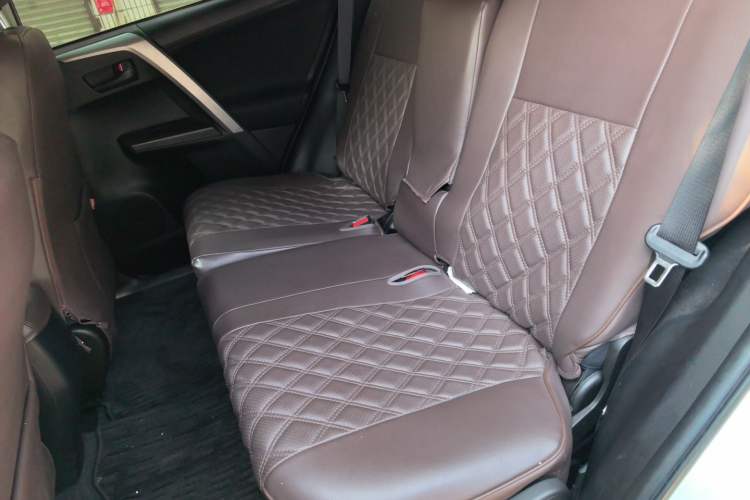 Used Toyota RAV4 2019 2.0L CVT Two-Wheel Drive Fashion X Limited Edition China VI Standard Left Rear Seat