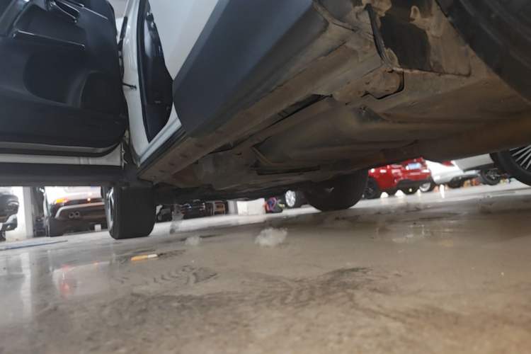 Used Toyota RAV4 2019 2.0L CVT Two-Wheel Drive Luxury Version China VI Standard Left Side Sill