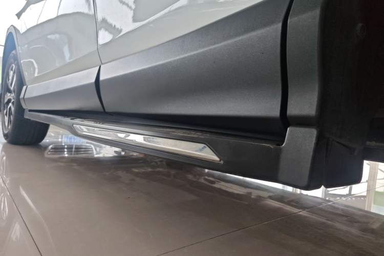 Used Toyota RAV4 2019 2.0L CVT Two-Wheel Drive Luxury Version China VI Standard Left Side Sill