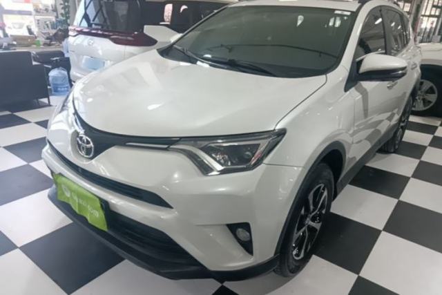 Used Toyota RAV4 2019 2.0L CVT Two-Wheel Drive Luxury Version China VI Standard