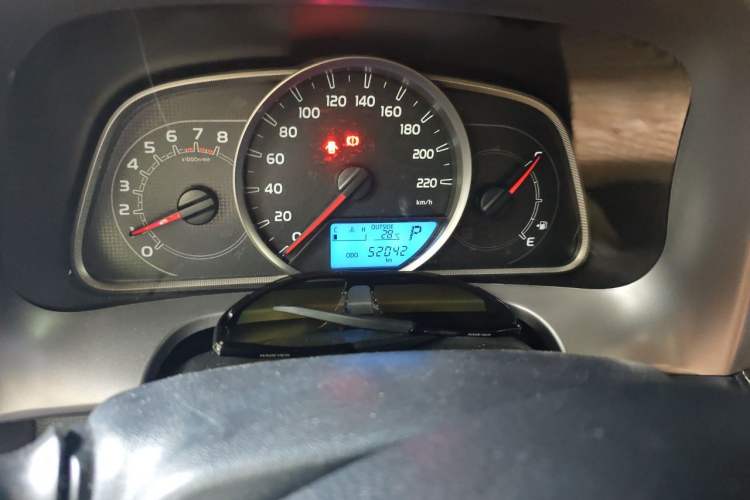 Used Toyota RAV4 2019 2.0L CVT Two-Wheel Drive Luxury Version China VI Standard Odometer Close Up