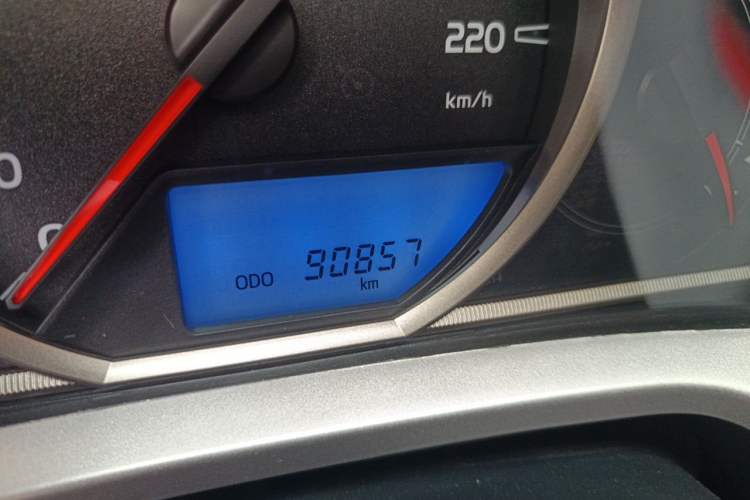 Used Toyota RAV4 2019 2.0L CVT Two-Wheel Drive Luxury Version China VI Standard Odometer Close Up
