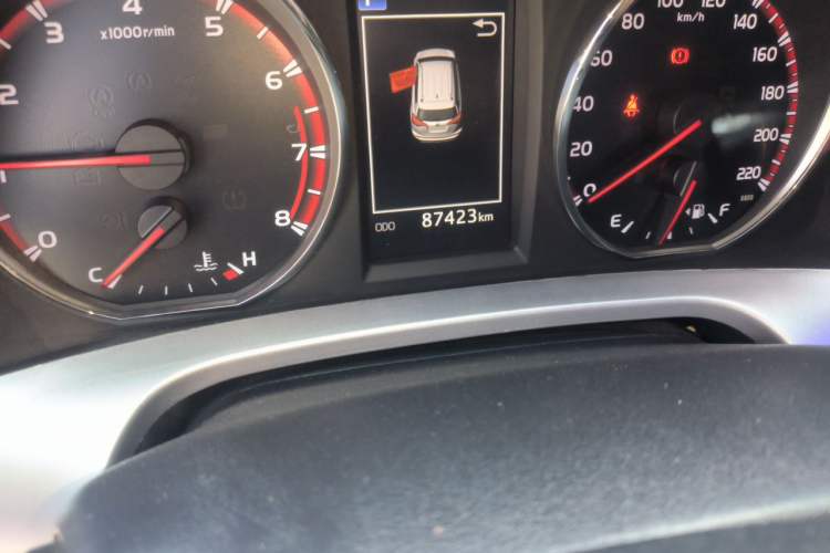 Used Toyota RAV4 2019 2.0L CVT Two-Wheel Drive Fashion X Limited Edition China VI Standard Odometer Close Up