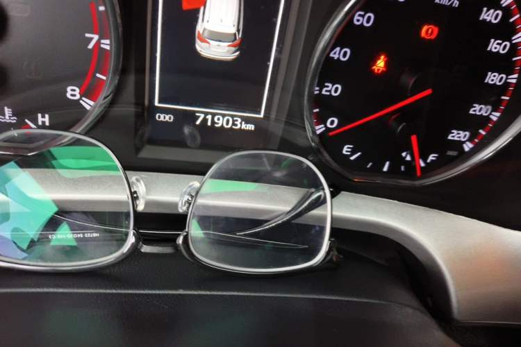 Used Toyota RAV4 2019 2.0L CVT Two-Wheel Drive Fashion X Limited Edition China V Standard Odometer Close Up