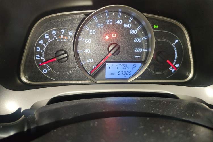 Used Toyota RAV4 2019 2.0L CVT Two-Wheel Drive Luxury Version China VI Standard Odometer Close Up