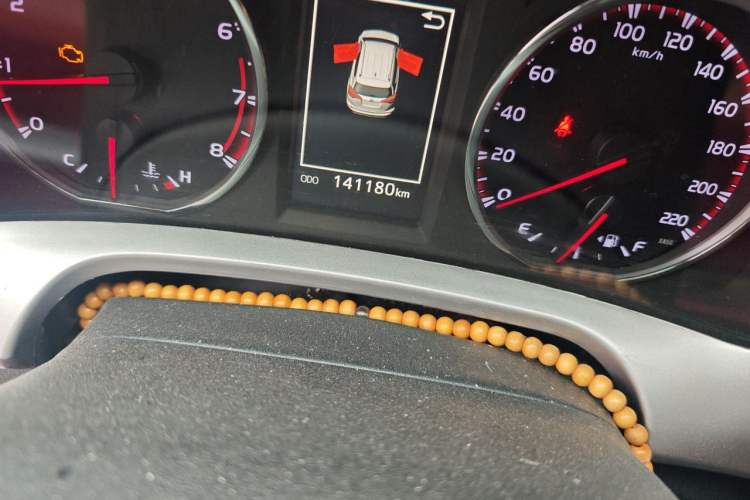 Used Toyota RAV4 2019 2.0L CVT Two-Wheel Drive ZhiShang Version China VI Standard Odometer Close Up