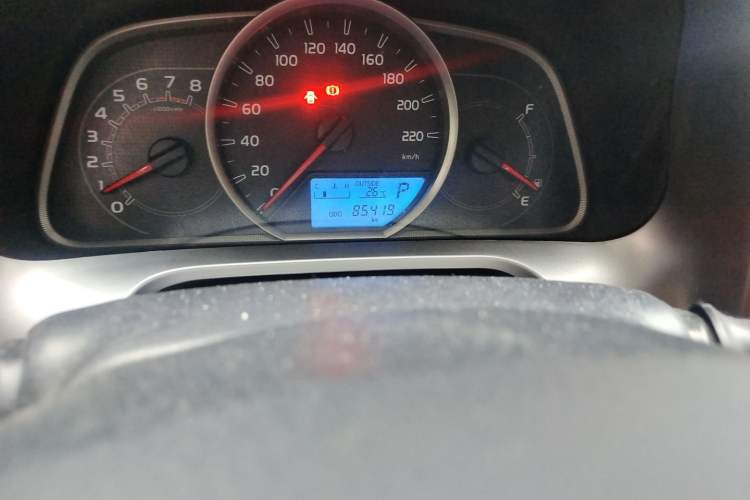 Used Toyota RAV4 2019 2.0L CVT Two-Wheel Drive Pioneer Edition China VI Standard Odometer Close Up