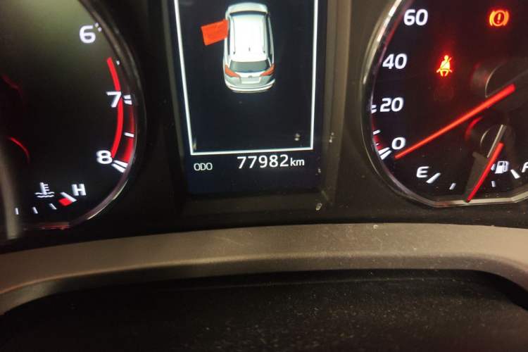 Used Toyota RAV4 2019 2.0L CVT Two-Wheel Drive Fashion X Limited Edition China VI Standard Odometer Close Up
