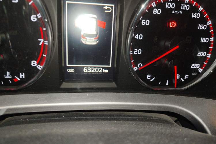 Used Toyota RAV4 2019 2.0L CVT Two-Wheel Drive Fashion X Limited Edition China V Standard Odometer Close Up