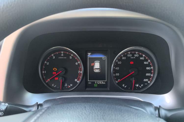 Used Toyota RAV4 2019 2.0L CVT Two-Wheel Drive Fashion X Limited Edition China VI Standard Odometer Close Up