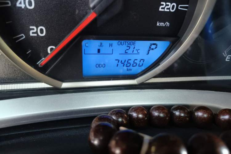 Used Toyota RAV4 2019 2.0L CVT Two-Wheel Drive Urban Edition China VI Standard Odometer Close Up