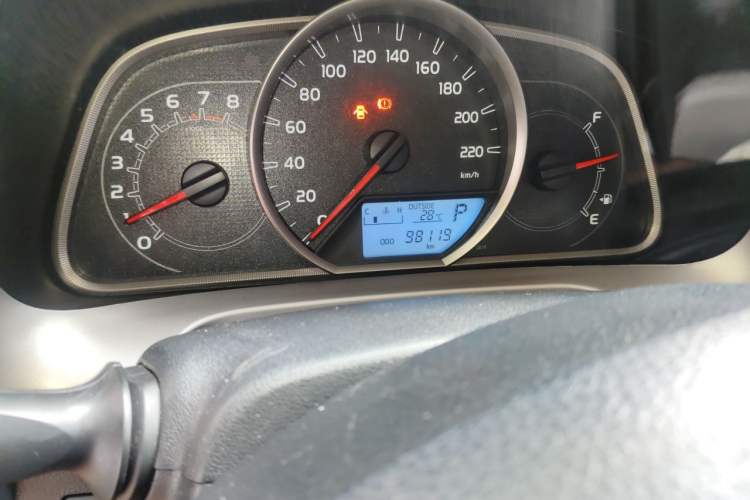 Used Toyota RAV4 2019 2.0L CVT Two-Wheel Drive Pioneer Edition China VI Standard Odometer Close Up