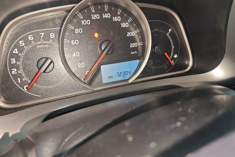 Used Toyota RAV4 2019 2.0L CVT Two-Wheel Drive Pioneer Edition China VI Standard Odometer Close Up