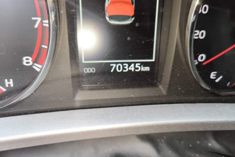 Used Toyota RAV4 2019 2.0L CVT Two-Wheel Drive Comfort Edition China VI Standard Odometer Close Up