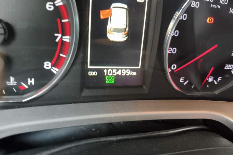 Used Toyota RAV4 2019 2.0L CVT Two-Wheel Drive Fashion X Limited Edition China VI Standard Odometer Close Up