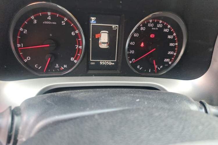 Used Toyota RAV4 2019 2.0L CVT Two-Wheel Drive Fashion X Limited Edition China V Standard Odometer Close Up