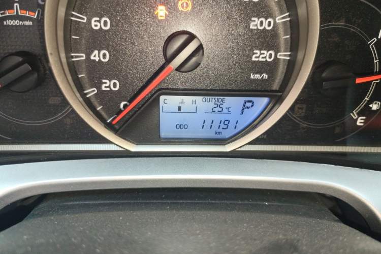 Used Toyota RAV4 2019 2.0L CVT Two-Wheel Drive Luxury Version China VI Standard Odometer Close Up