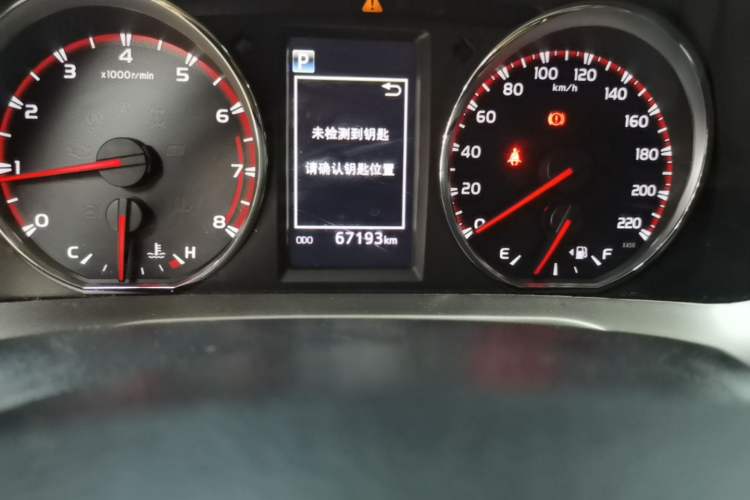 Used Toyota RAV4 2019 2.0L CVT Two-Wheel Drive Fashion X Limited Edition China VI Standard Odometer Close Up