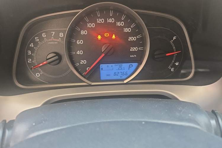 Used Toyota RAV4 2019 2.0L CVT Two-Wheel Drive Comfort Edition China VI Standard Odometer Close Up