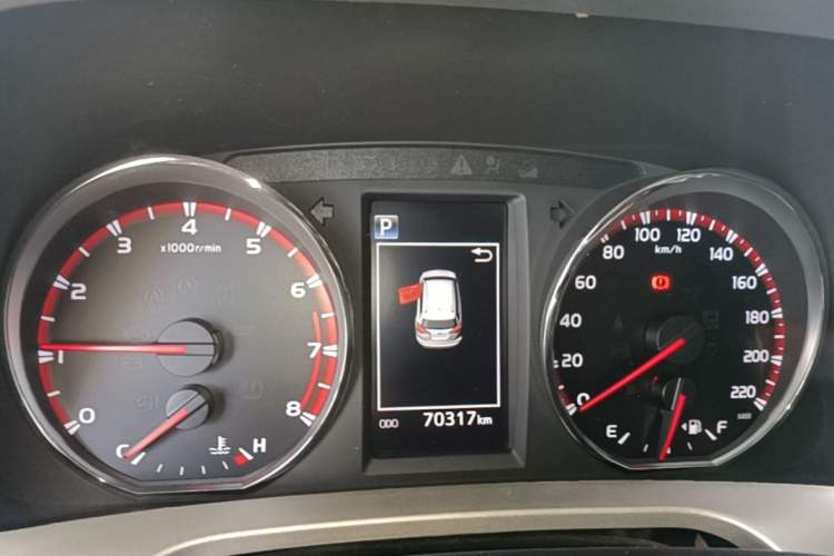 Used Toyota RAV4 2019 2.0L CVT Two-Wheel Drive Fashion X Limited Edition China VI Standard Odometer Close Up