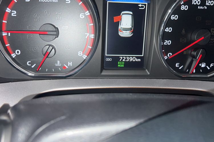 Used Toyota RAV4 2019 2.0L CVT Two-Wheel Drive ZhiShang Version China VI Standard Odometer Close Up