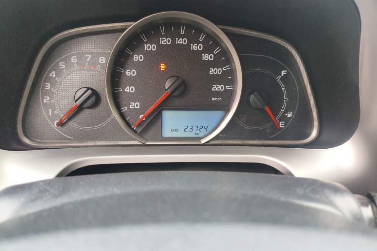 Used Toyota RAV4 2019 2.0L CVT Two-Wheel Drive Luxury Version China VI Standard Odometer Close Up