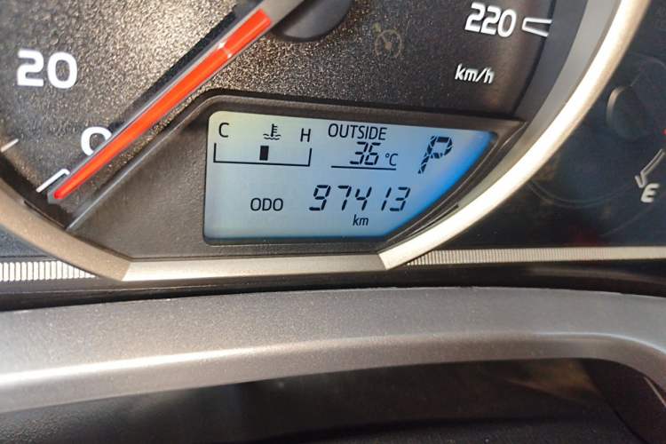 Used Toyota RAV4 2019 2.0L CVT Two-Wheel Drive Comfort Edition China VI Standard Odometer Close Up