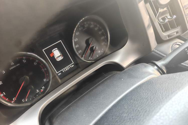 Used Toyota RAV4 2019 2.0L CVT Two-Wheel Drive Fashion X Limited Edition China VI Standard Odometer Close Up