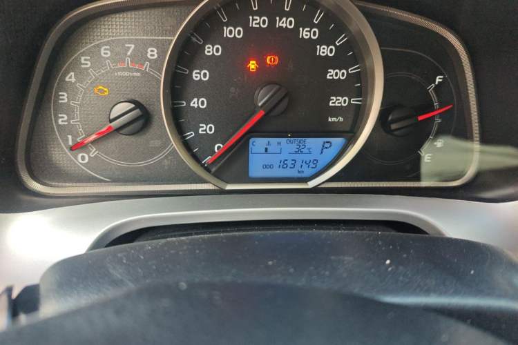 Used Toyota RAV4 2019 2.0L CVT Two-Wheel Drive Luxury Version China VI Standard Odometer Close Up