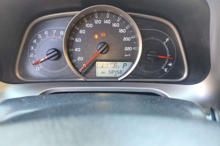Used Toyota RAV4 2019 2.0L CVT Two-Wheel Drive Comfort Edition China VI Standard Odometer Close Up