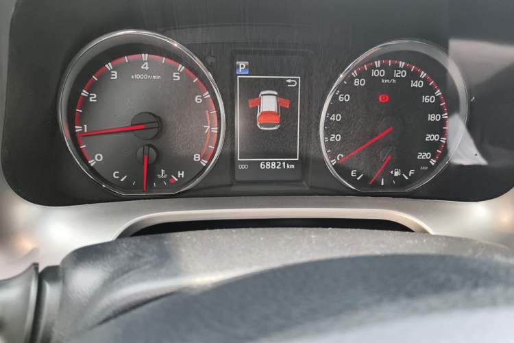 Used Toyota RAV4 2019 2.0L CVT Two-Wheel Drive ZhiShang Version China VI Standard Odometer Close Up