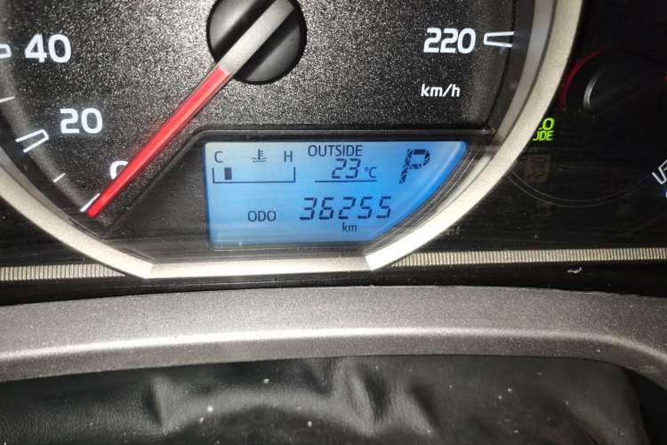 Used Toyota RAV4 2019 2.0L CVT Two-Wheel Drive Luxury Version China VI Standard Odometer Close Up