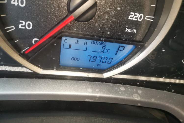 Used Toyota RAV4 2019 2.0L CVT Two-Wheel Drive Urban Edition China VI Standard Odometer Close Up