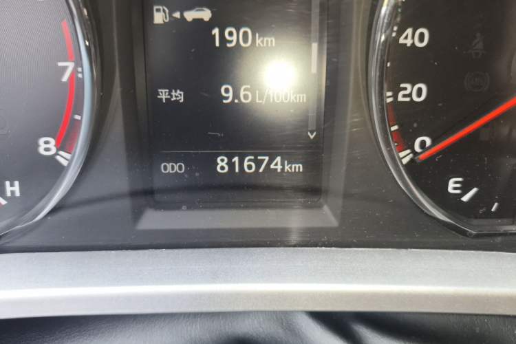 Used Toyota RAV4 2019 2.0L CVT Two-Wheel Drive ZhiShang Version China VI Standard Odometer Close Up