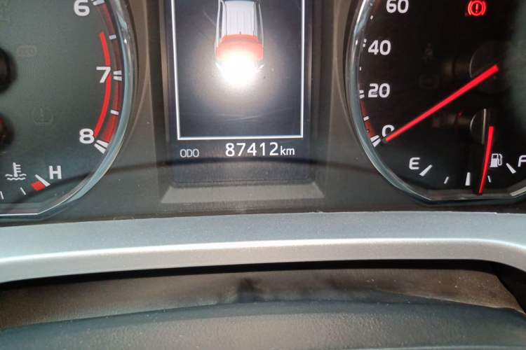 Used Toyota RAV4 2019 2.0L CVT Two-Wheel Drive Fashion X Limited Edition China VI Standard Odometer Close Up