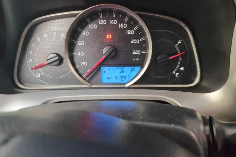 Used Toyota RAV4 2019 2.0L CVT Two-Wheel Drive Luxury Version China VI Standard Odometer Close Up