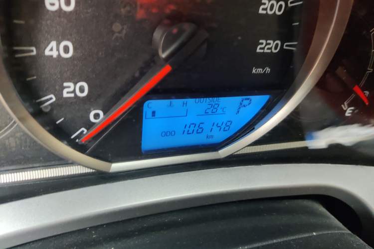 Used Toyota RAV4 2019 2.0L CVT Two-Wheel Drive Luxury Version China VI Standard Odometer Close Up