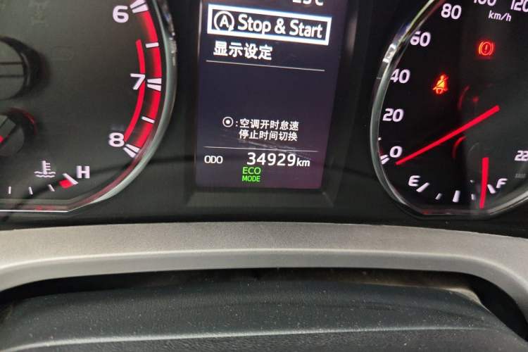 Used Toyota RAV4 2019 2.0L CVT Two-Wheel Drive ZhiShang Version China VI Standard Odometer Close Up