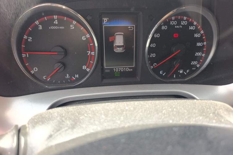 Used Toyota RAV4 2019 2.0L CVT Two-Wheel Drive Fashion X Limited Edition China VI Standard Odometer Close Up