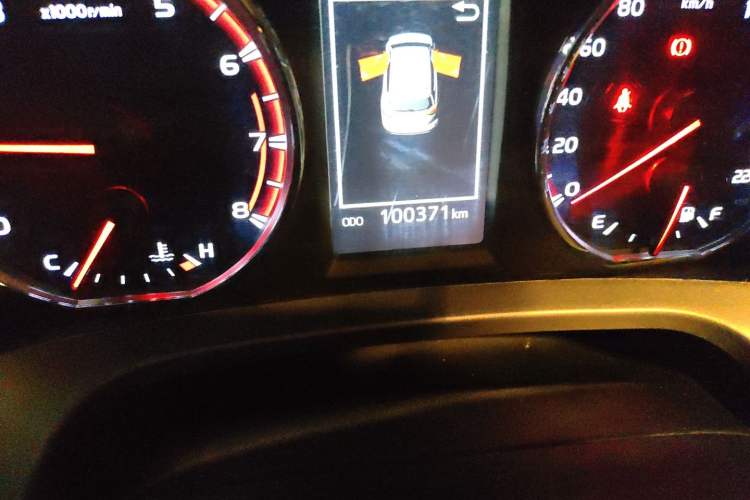 Used Toyota RAV4 2019 2.0L CVT Two-Wheel Drive ZhiShang Version China VI Standard Odometer Close Up