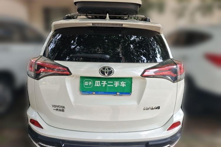 Used Toyota RAV4 2019 2.0L CVT Two-Wheel Drive Luxury Version China VI Standard Rear