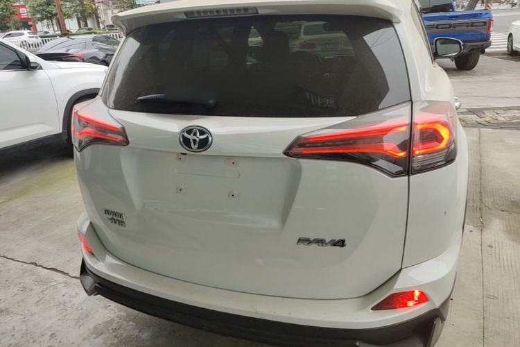 Used Toyota RAV4 2019 2.0L CVT Two-Wheel Drive ZhiShang Version China VI Standard Rear