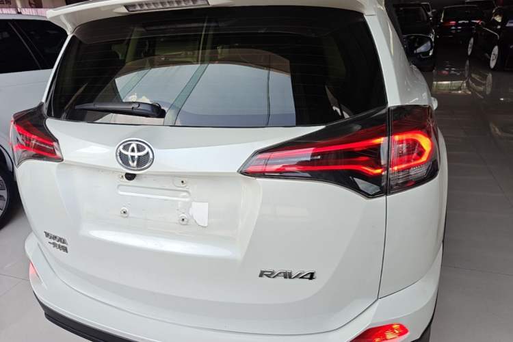 Used Toyota RAV4 2019 2.0L CVT Two-Wheel Drive Pioneer Edition China VI Standard Rear